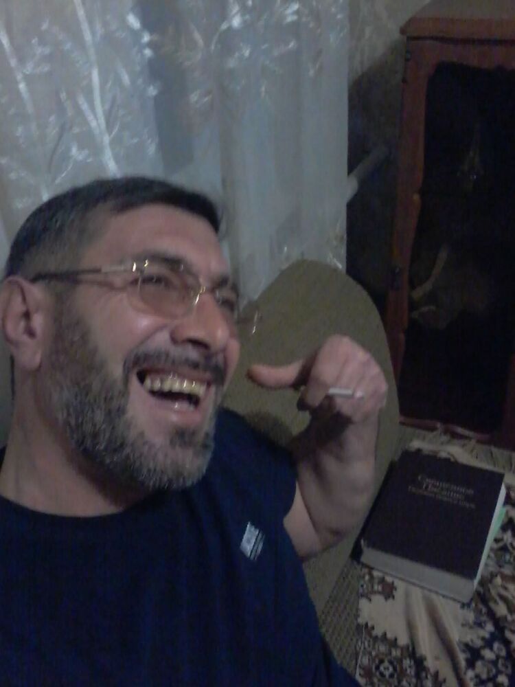  31122142  Arkadi, 42 ,    