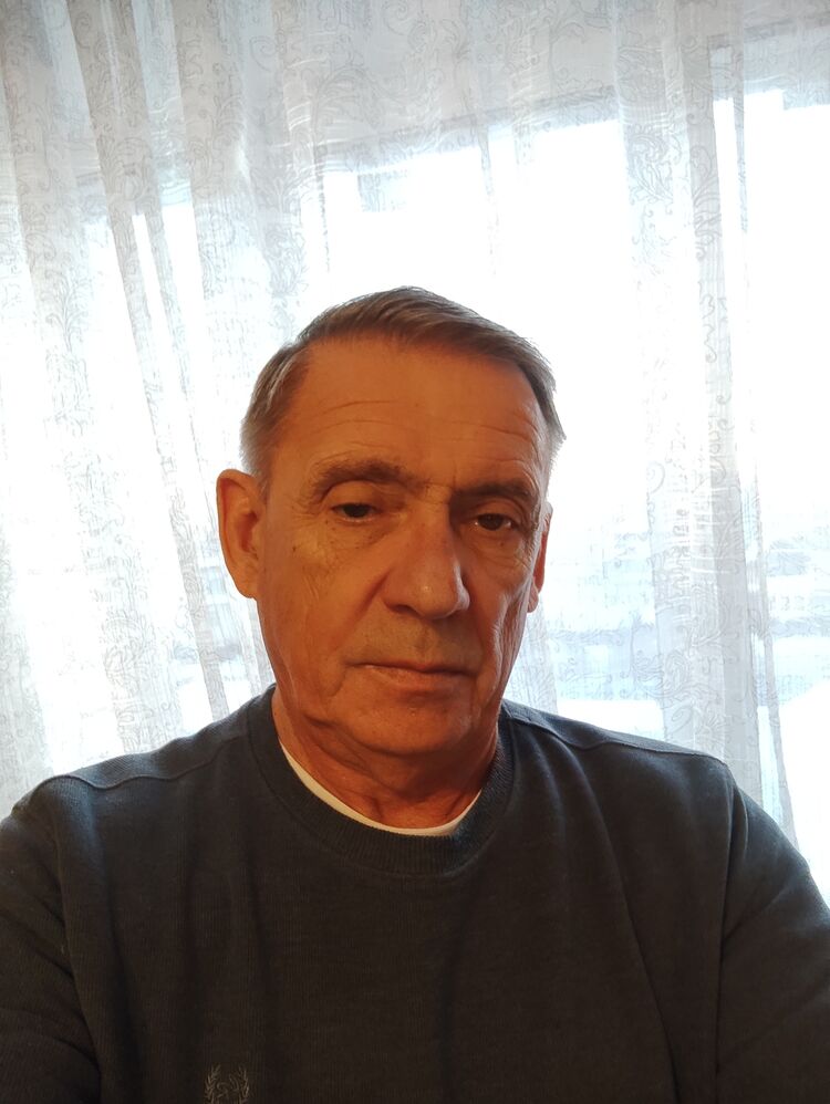  42852852  , 61 ,    