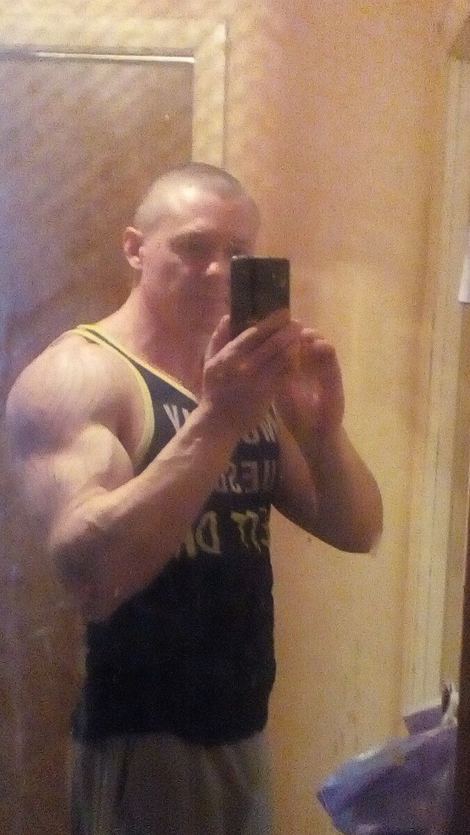  12027132  Aleksandr, 44 ,    