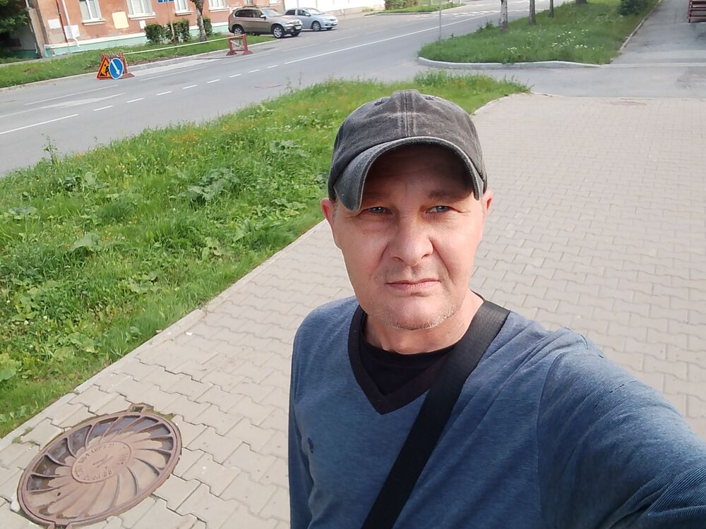  45192492  Andrew, 52 ,    