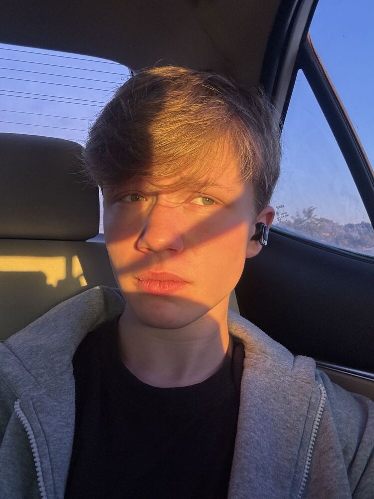  53882912  Dima, 18 ,    