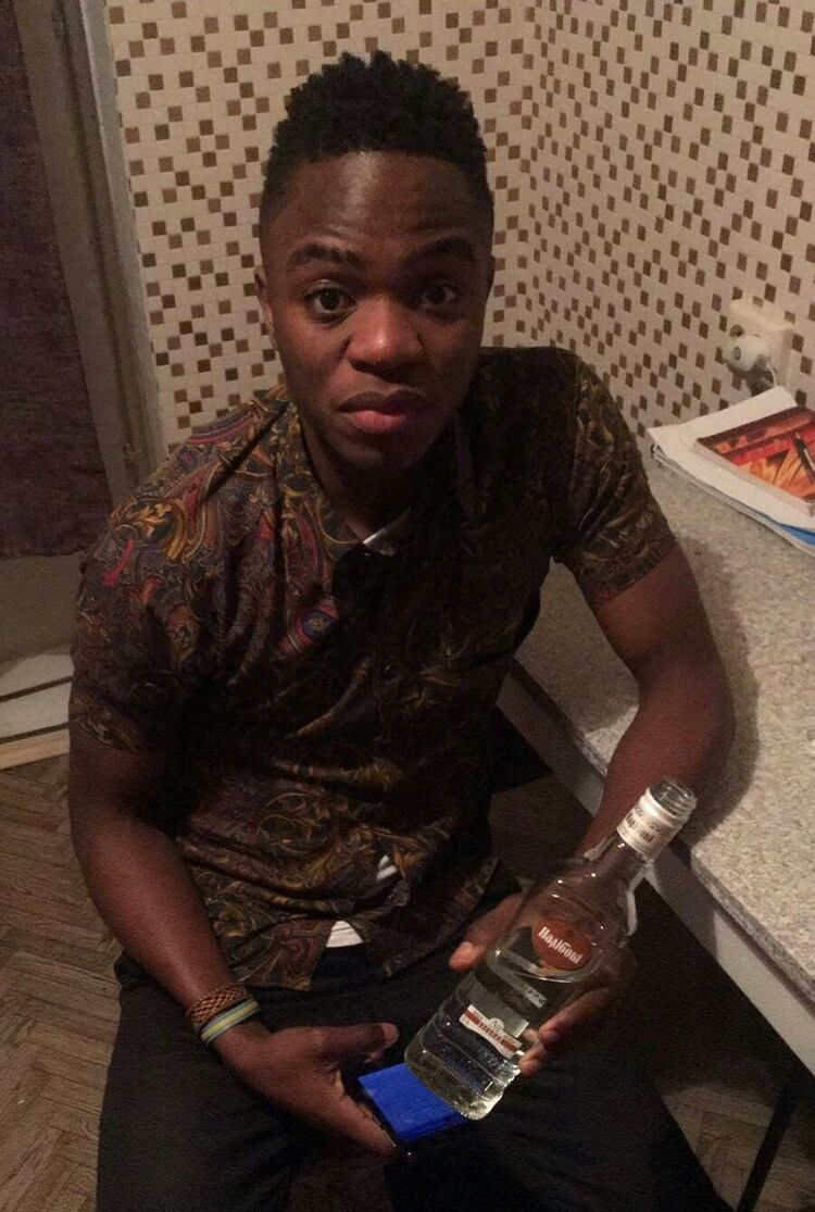  8580402  Haloshinky, 32 ,    