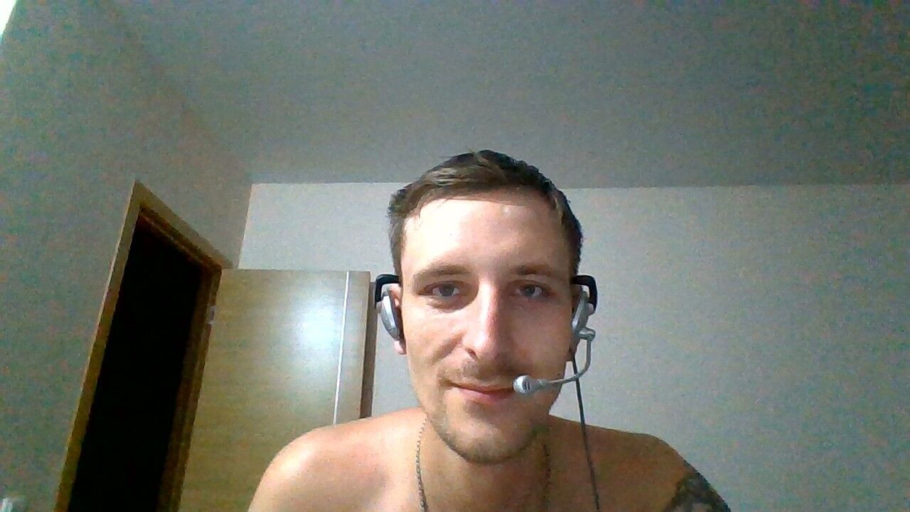  53203102  Artem, 33 ,    