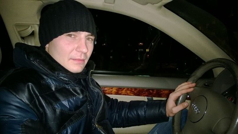  8493542  Denis, 37 ,    