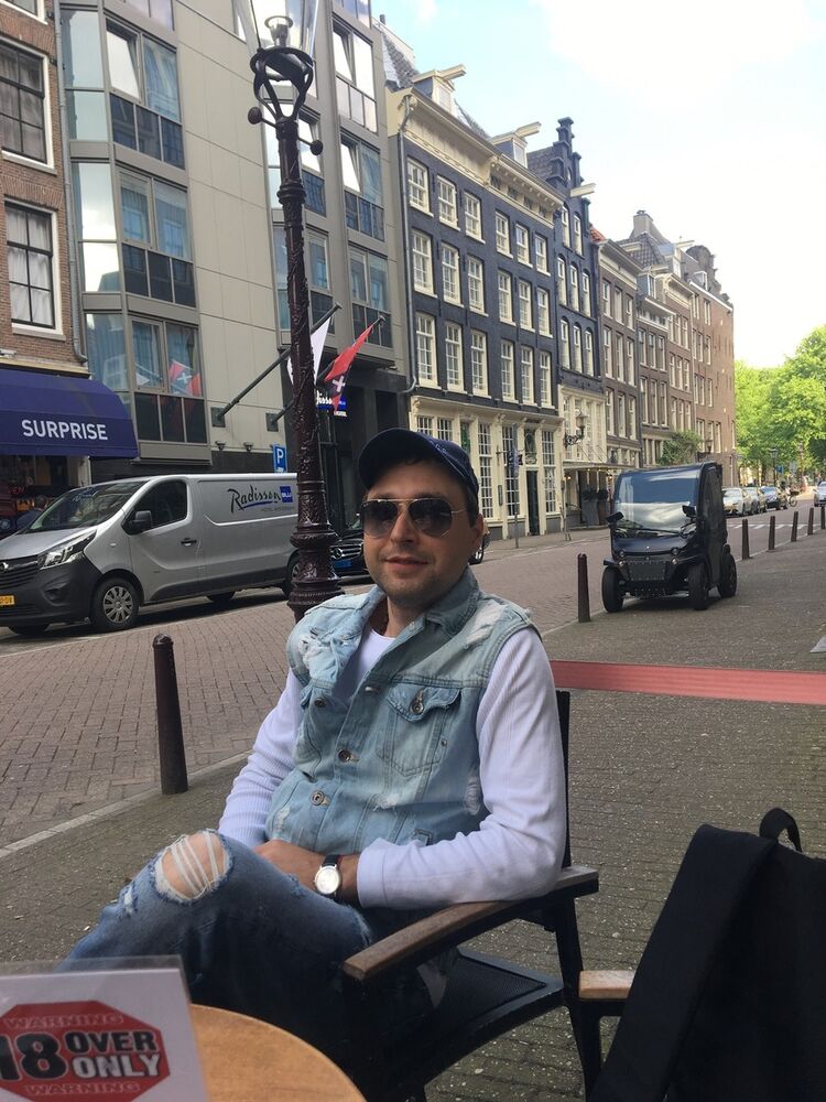  12733942  Irakli, 39 ,    