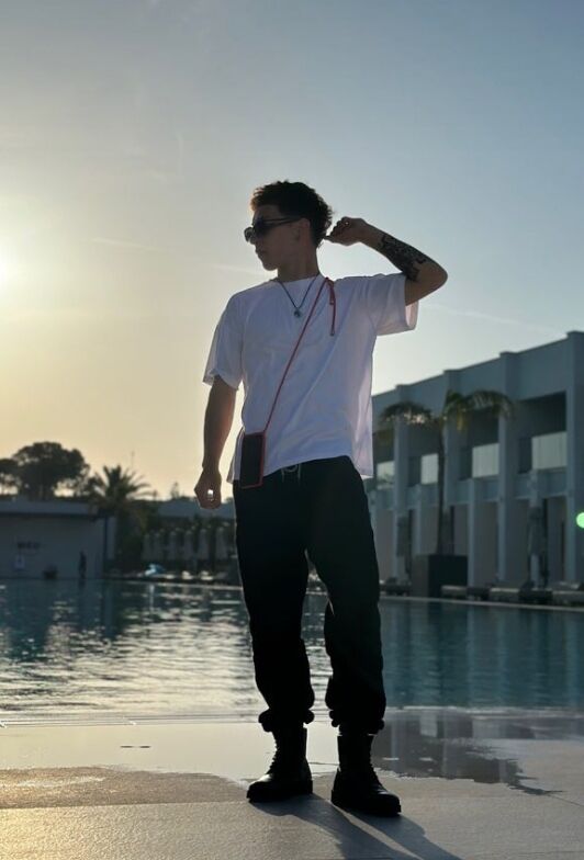  52524242  Ashley, 19 ,    