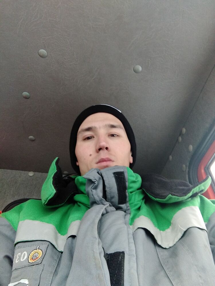  31523102  Ruslan, 30 ,    