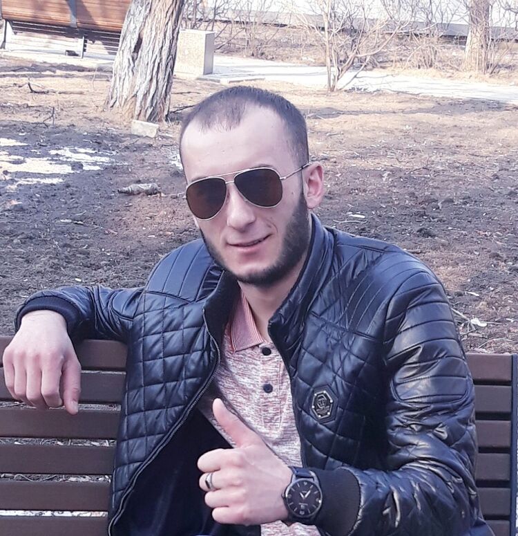  51582852  Nekruz, 29 ,    