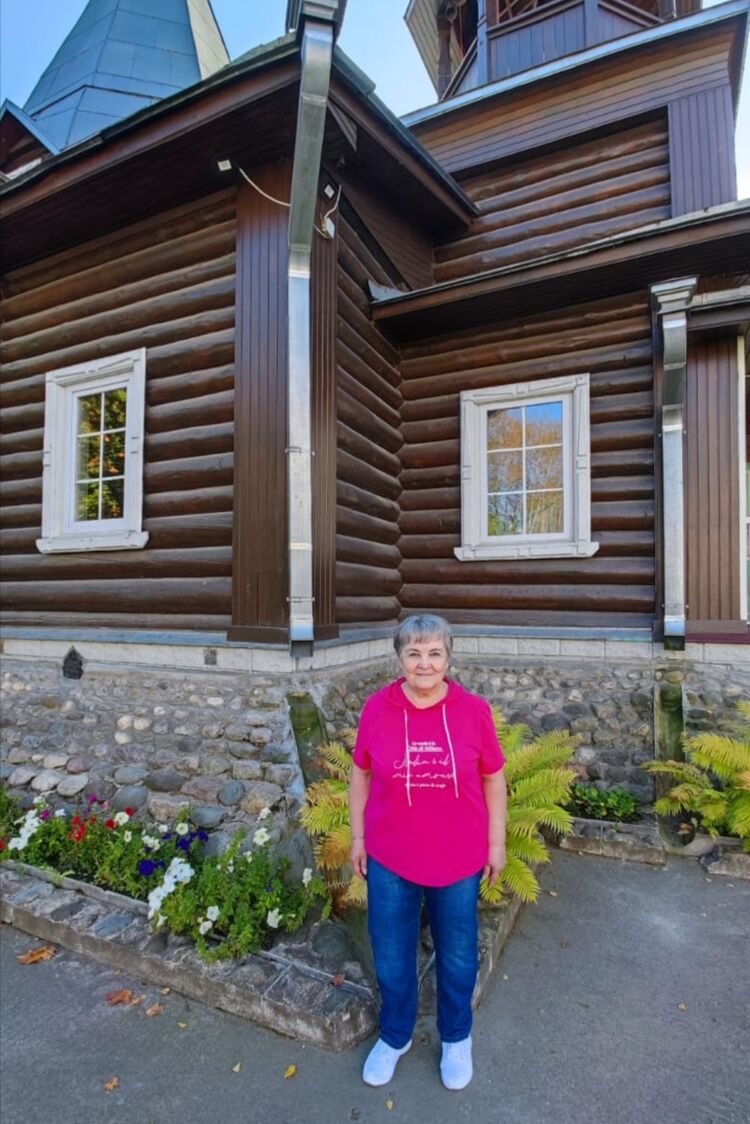  53574912  Marina, 64 ,    