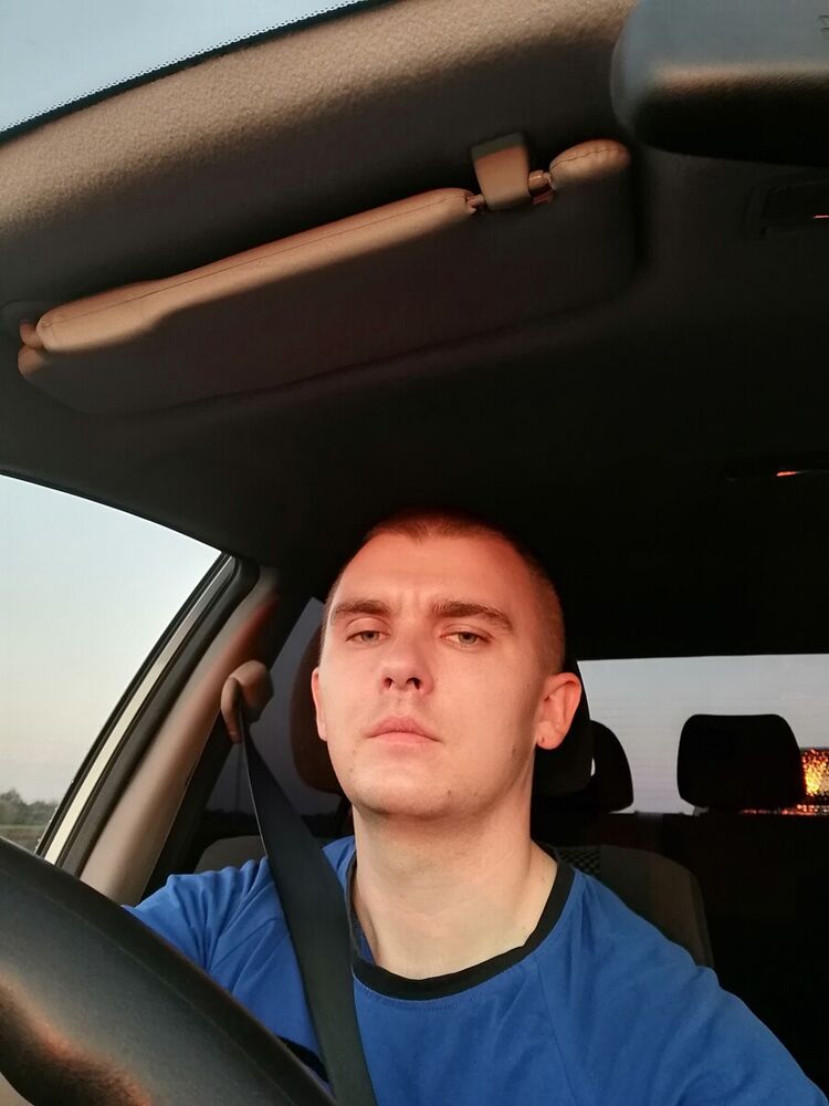  20446022  Aleksei, 30 ,    