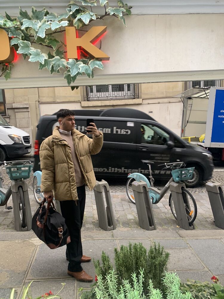  1er Arrondissement,   Alex, 23 ,   ,   