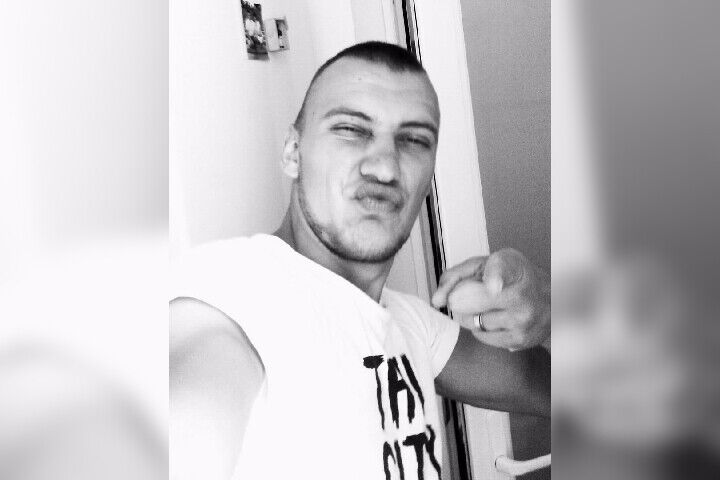  20821422  Petro, 32 ,    
