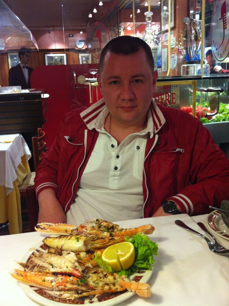  10352082  Kristian, 45 ,    