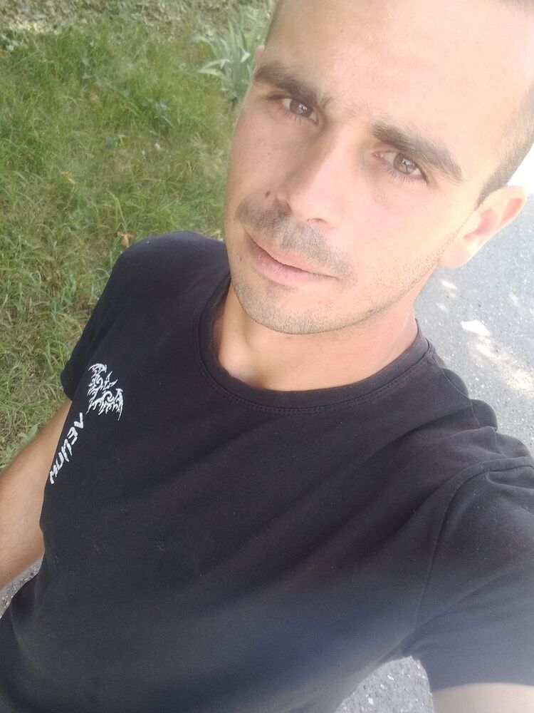  27613812  Eduard, 28 ,    