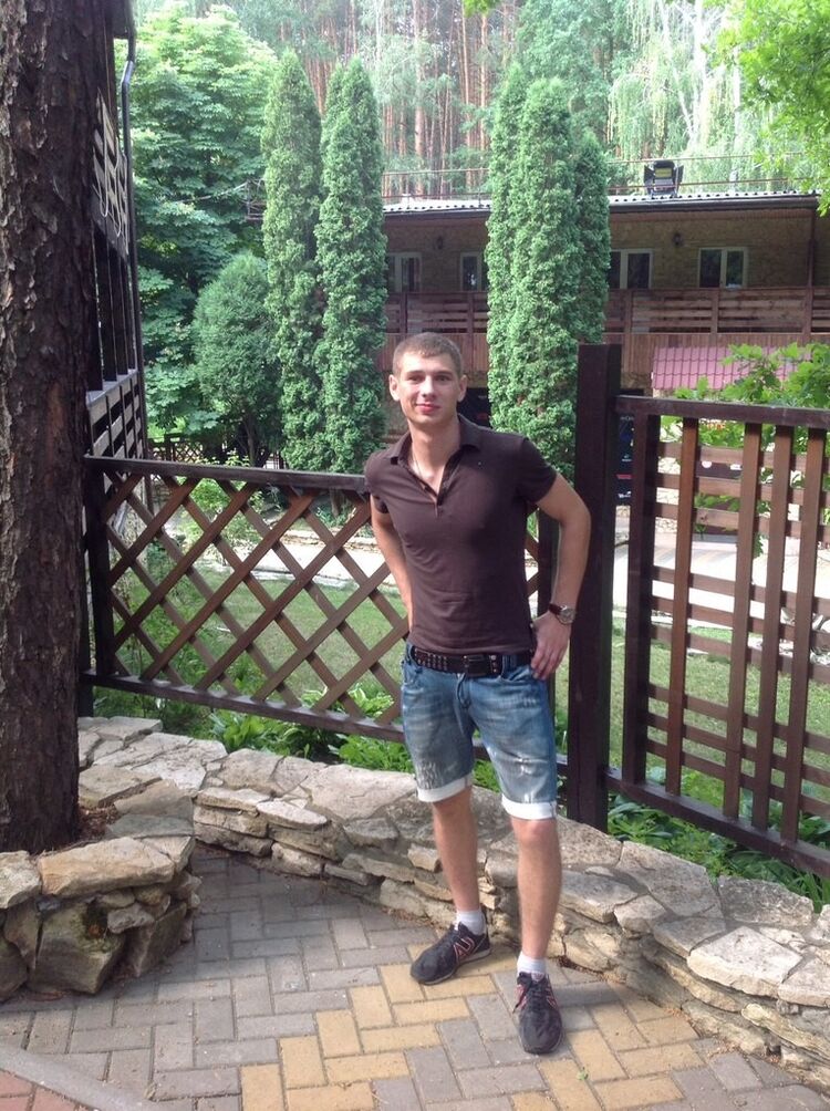  ,   Nicolas, 32 ,   