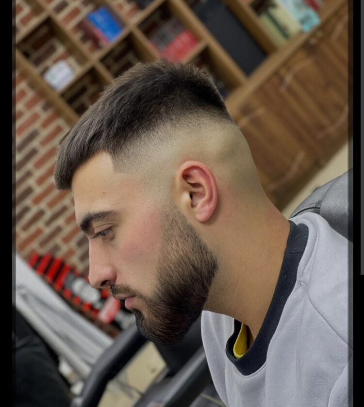  44833762  Halasteak, 31 ,    