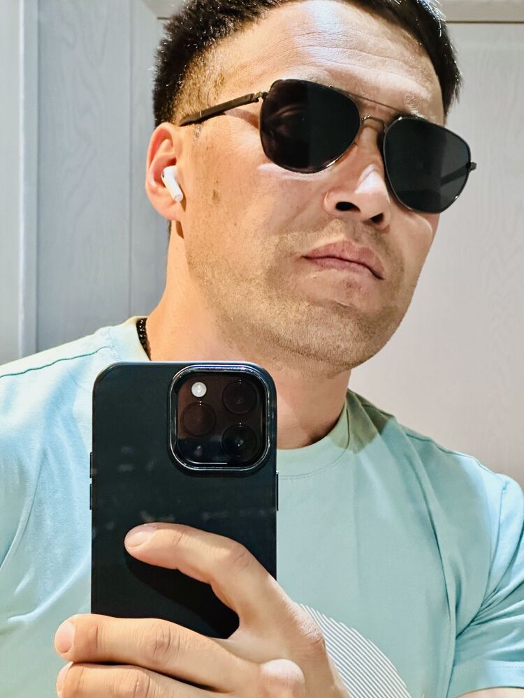  52406652  NURIK, 33 ,    