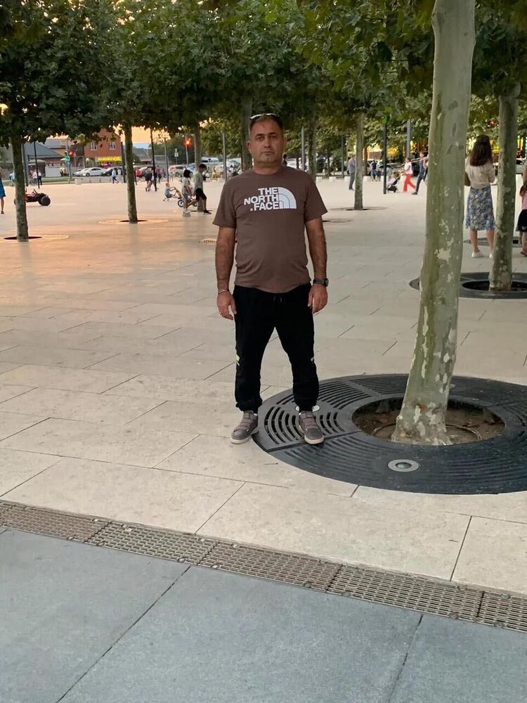  48731972  Hazar, 46 ,    