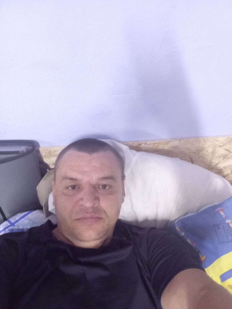  52895152  Romalenov, 42 ,    