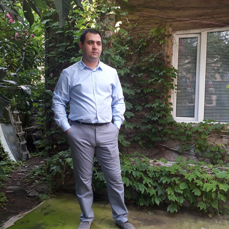  19679462  Irakli, 33 ,    