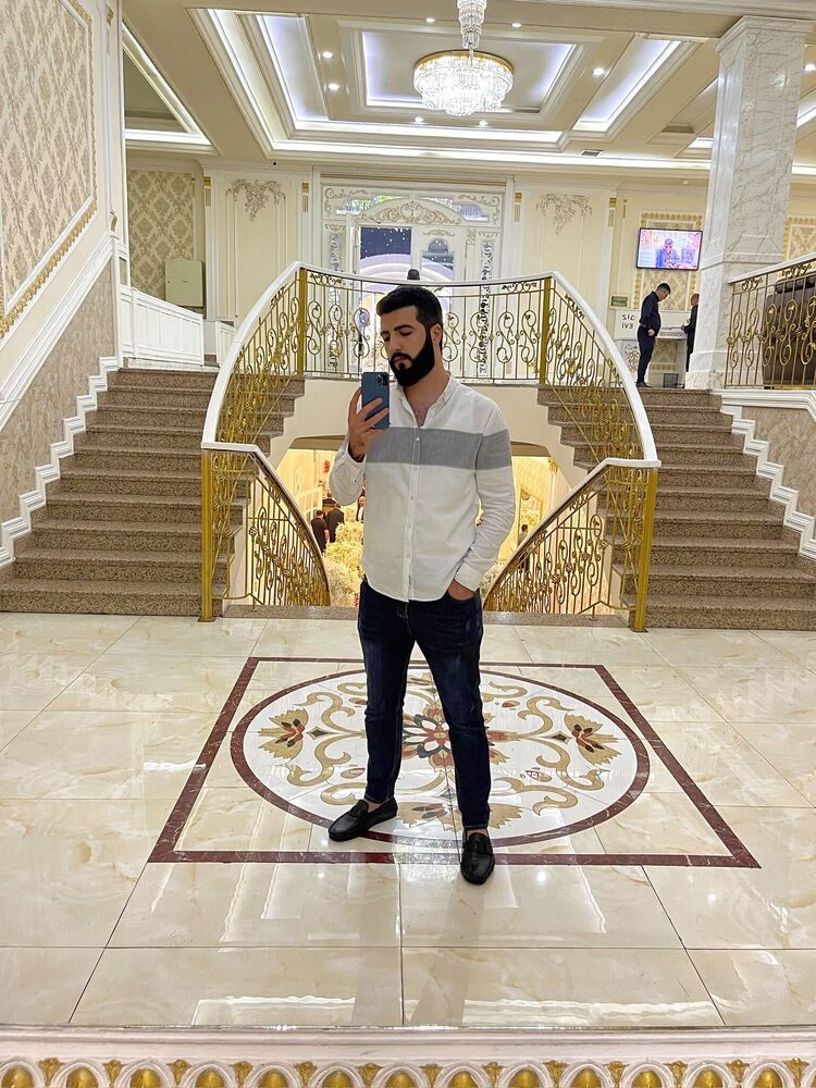  42921452  Qasim, 32 ,    