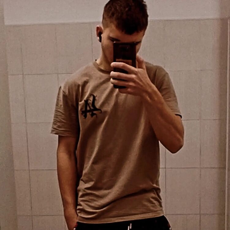  ,   Vlad, 18 ,   ,   