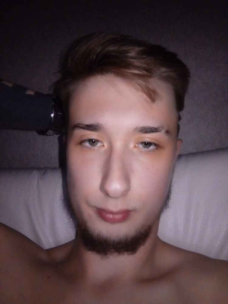  43482412  Artem, 22 ,    