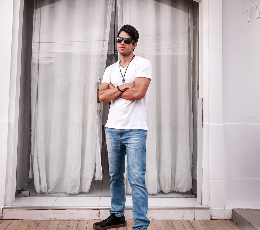  ,   Max Picanso, 41 ,     , c 