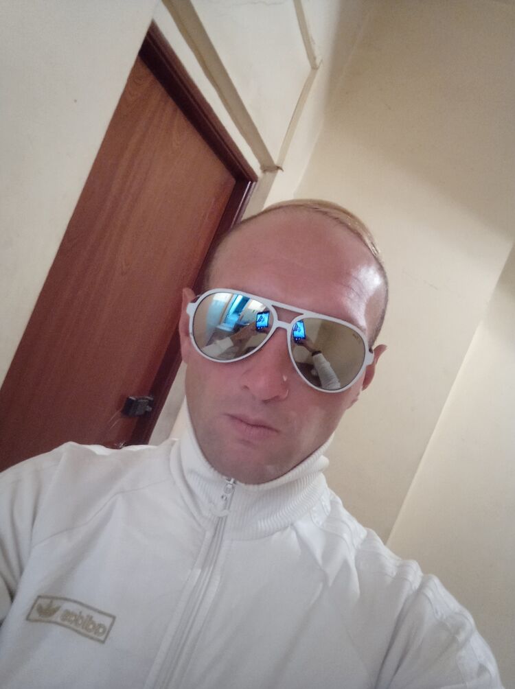  26452612  Igor, 35 ,    