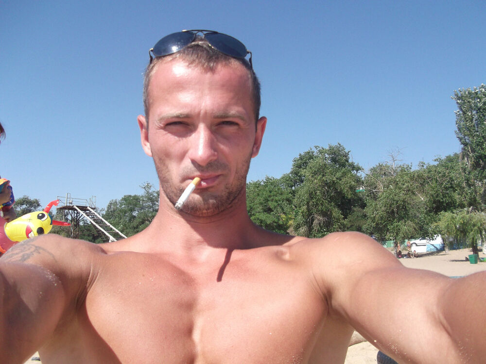  10849882  Viktor, 69 ,    