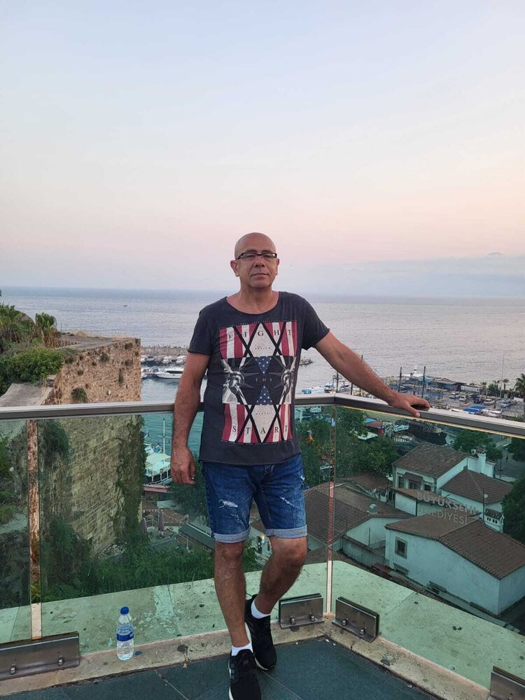  44404272  Bajram, 59 ,    