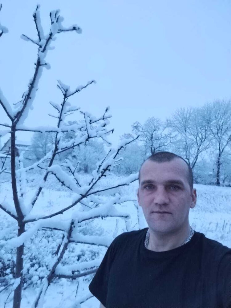  48931302  Anton, 39 ,    