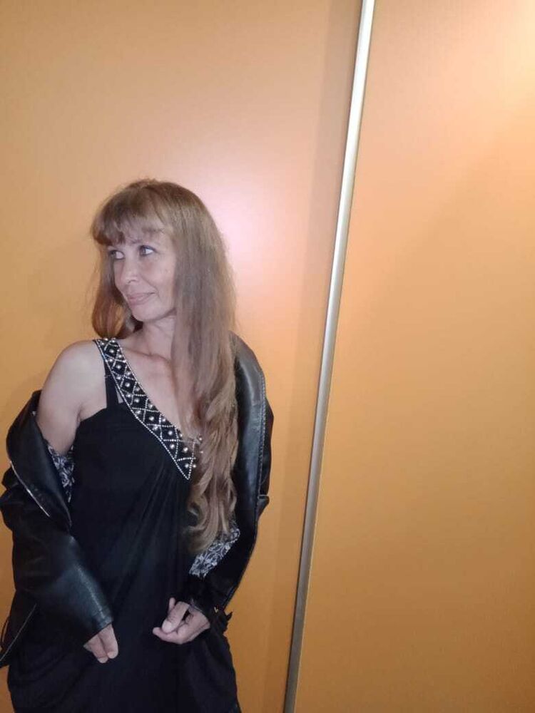  ,   Elena, 52 ,   c 