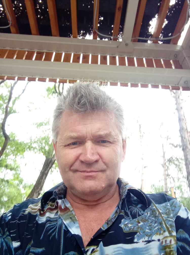  52400352  Gena, 57 ,    