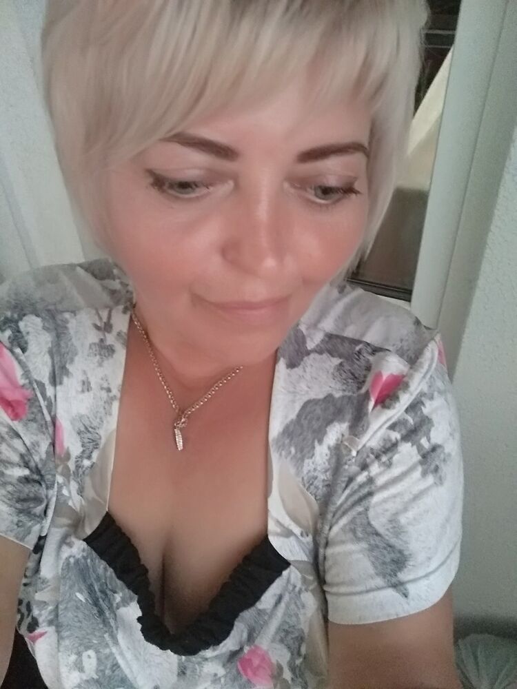  ,   Lana, 52 ,   