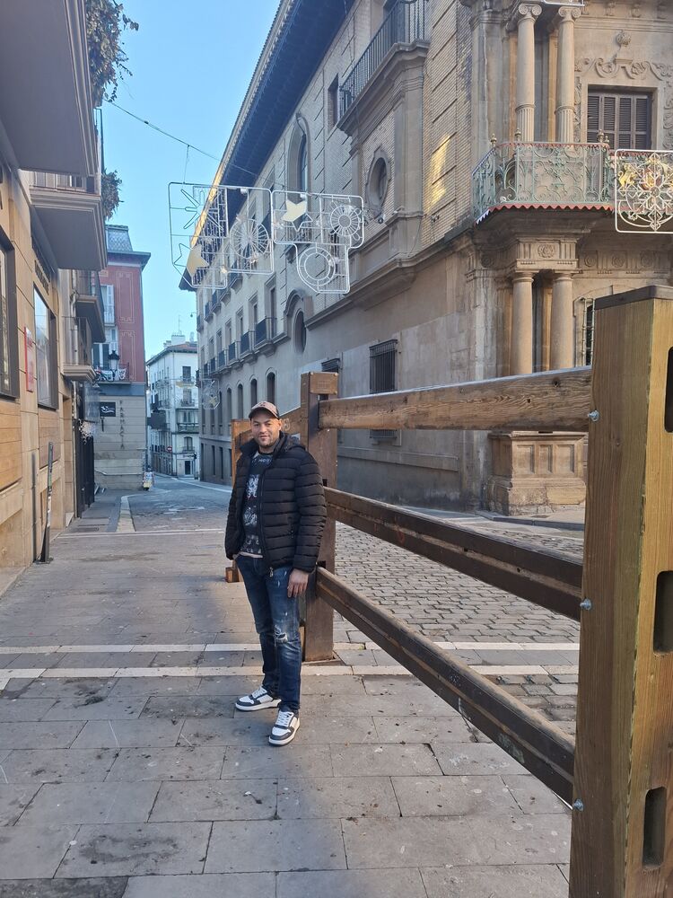 ���� 49354922 ������� Ffff, 35 ���, ���� ���������� � Pamplona