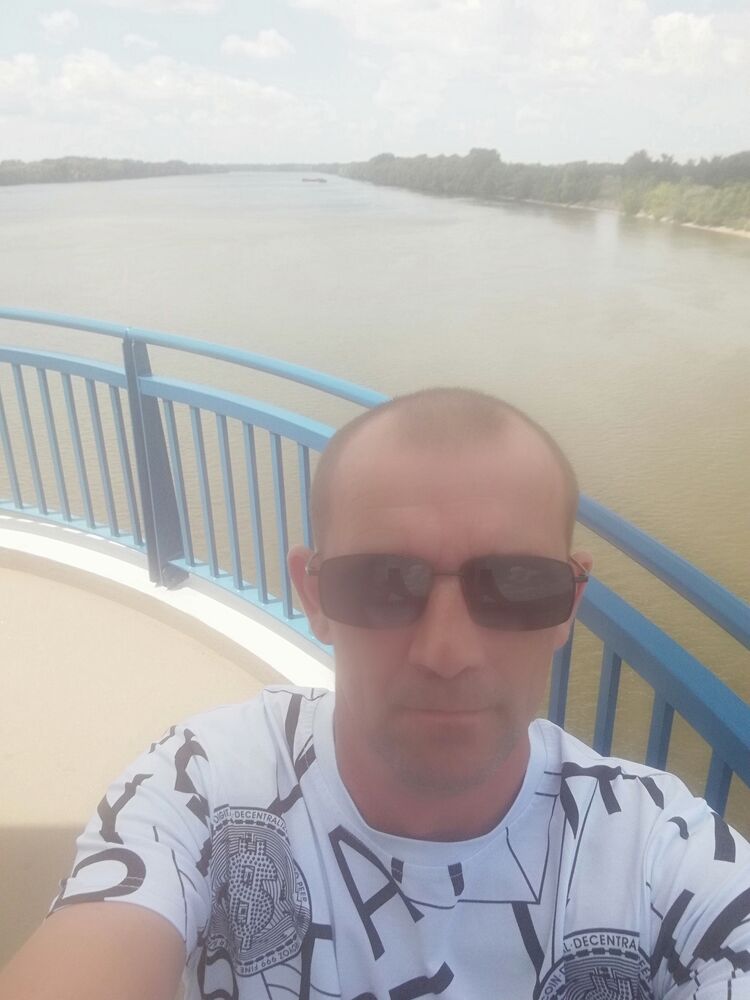  Komarom,   , 43 ,   ,   