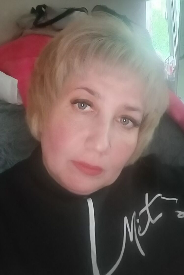  53361402  Lusia, 48 ,    