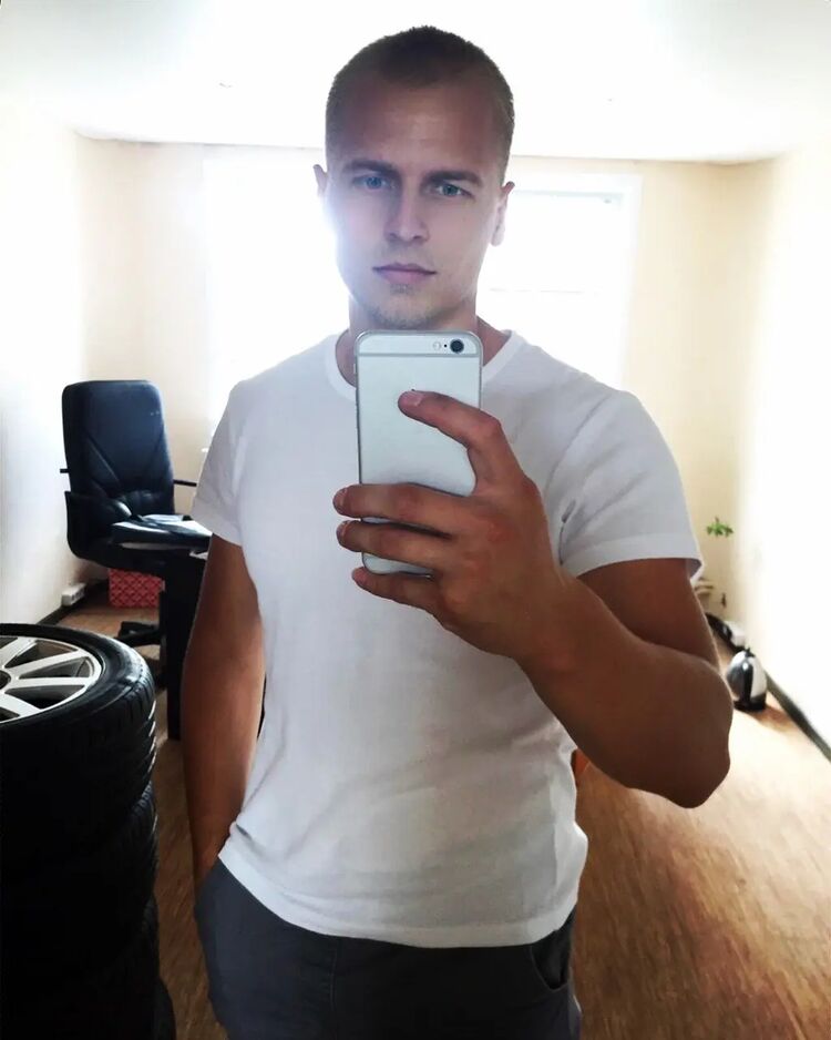  ,   Viktor, 28 ,   ,   