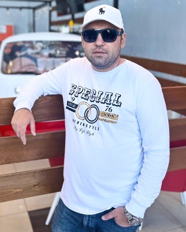  46132712  Alex, 38 ,    