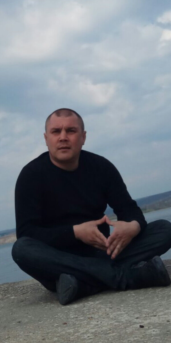  16229532  Alex, 44 ,    