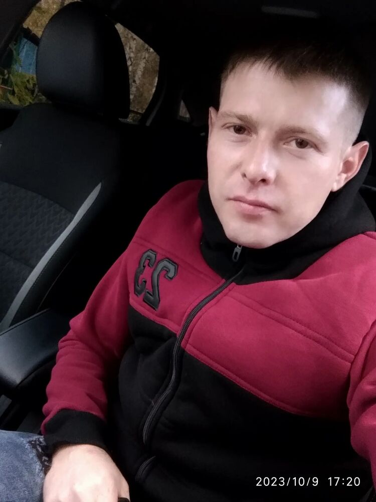  38539942  Denis, 30 ,    