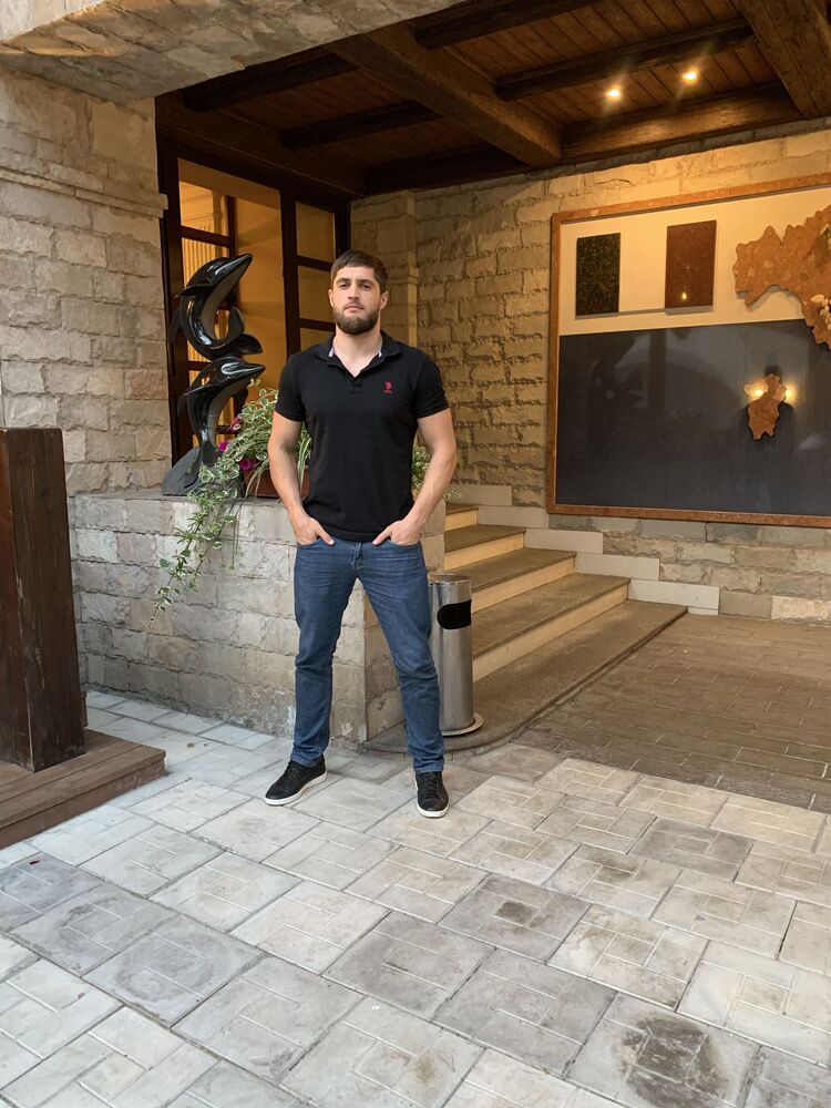  ,   Alex, 33 ,     
