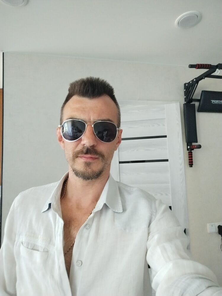  ,   Oleg, 39 ,   