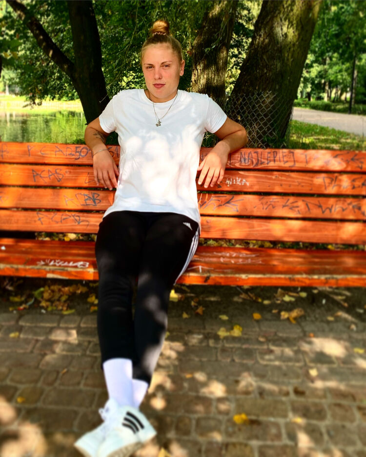  ,   Ilona, 22 ,   ,   , 