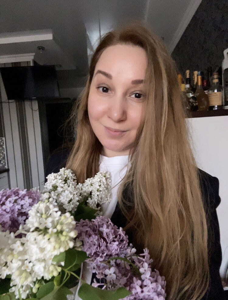  ,   Flo, 45 ,     , c 