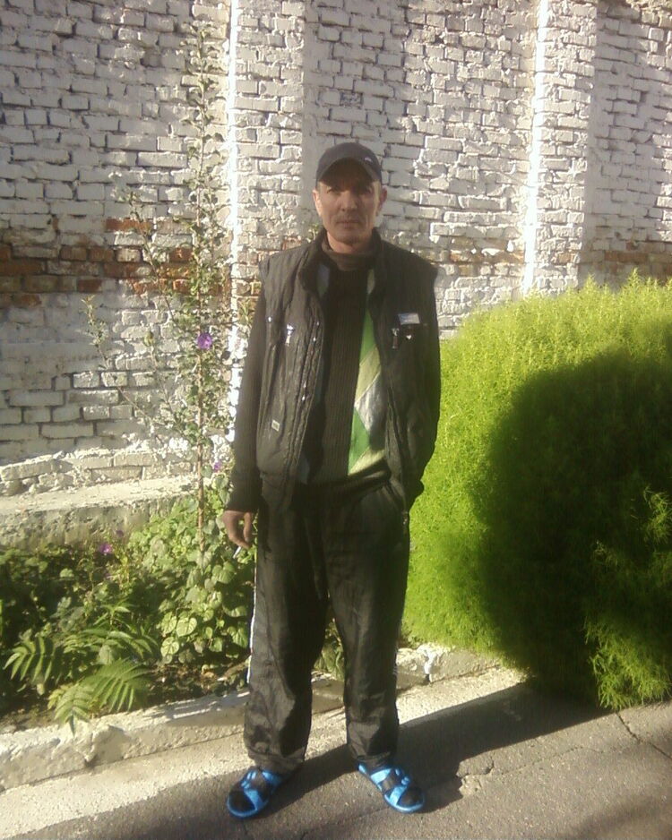  27399402  Roman, 47 ,    