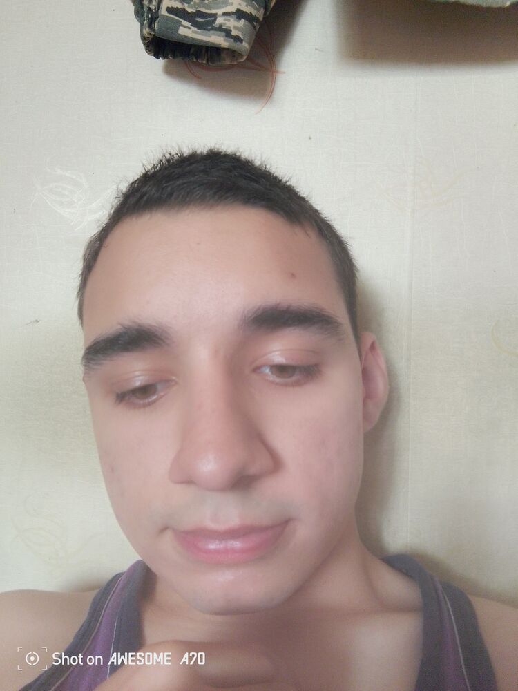  44387302  Alexander, 21 ,    