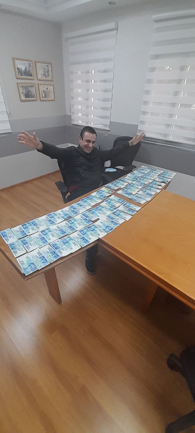  42920162  Badri Badri, 40 ,    Holon