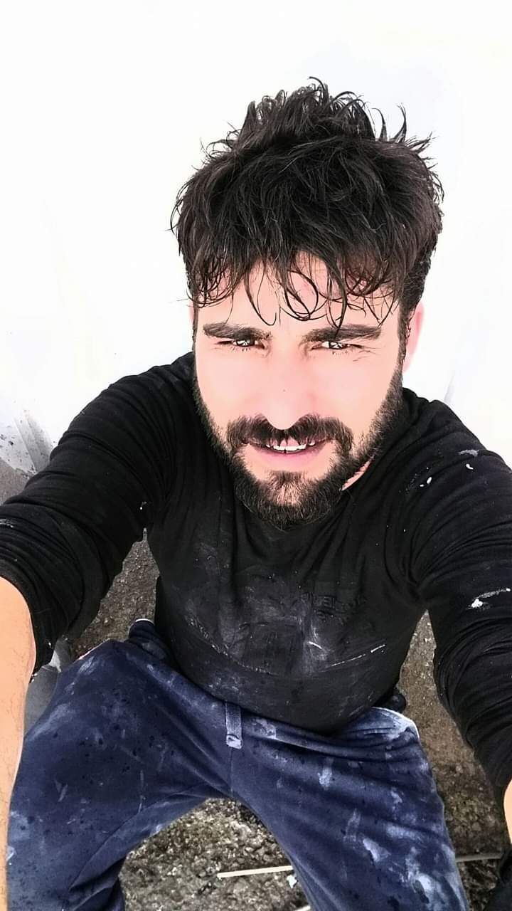  Cine,   Miro, 32 ,   ,   
